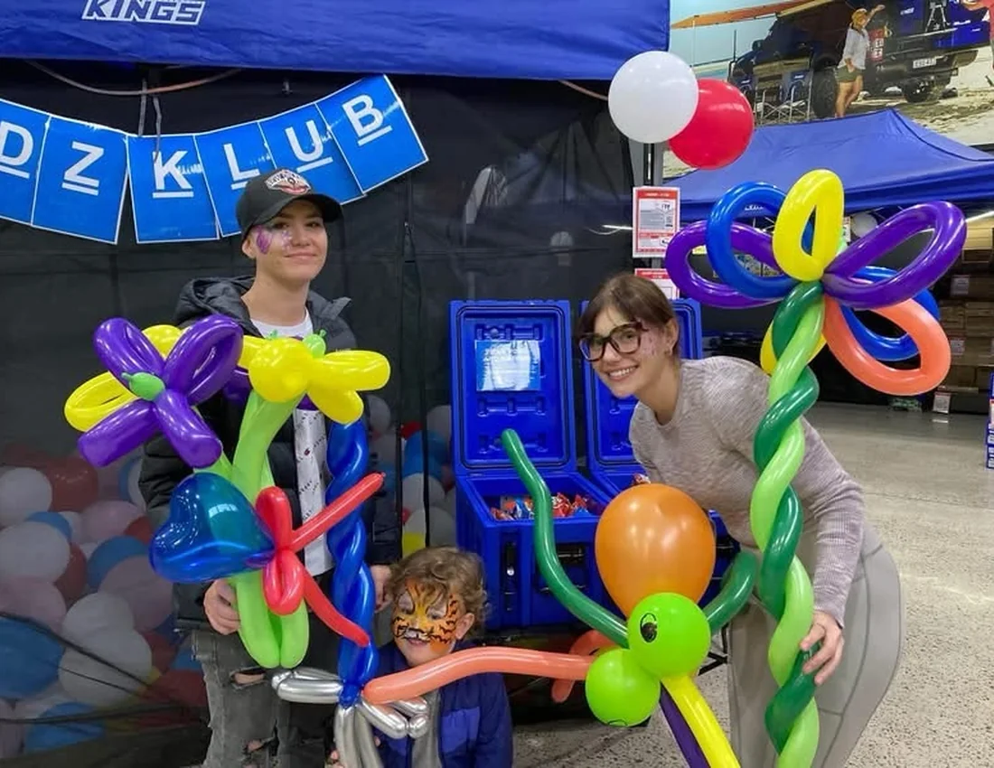 Children with colourful balloon twisting creations